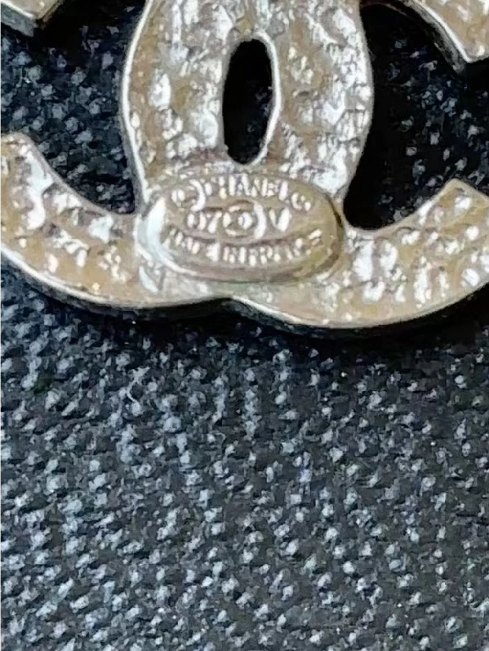 CHANEL logo stud